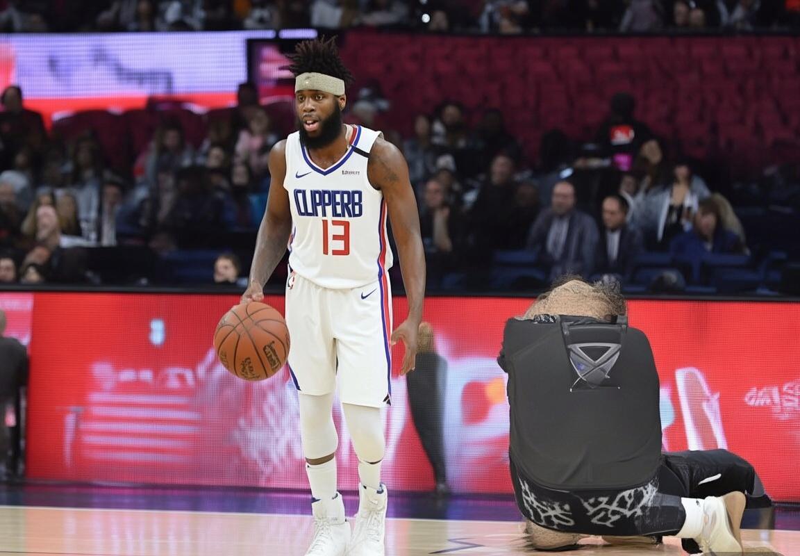 洛杉矶快船队内线支柱伊维察·祖巴茨左脚踝二级扭伤，内线空缺如何影响季后赛前景？